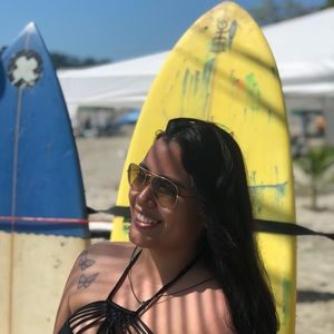 Meet your Posher, Lore